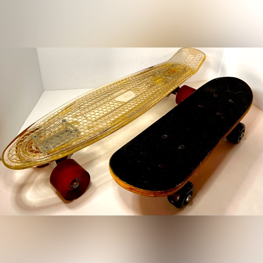 ACRYLIC CLEAR  Mini 22” SKATEBOARD with LED LIGHTS ON WHEELS. Bonus Mini Board!